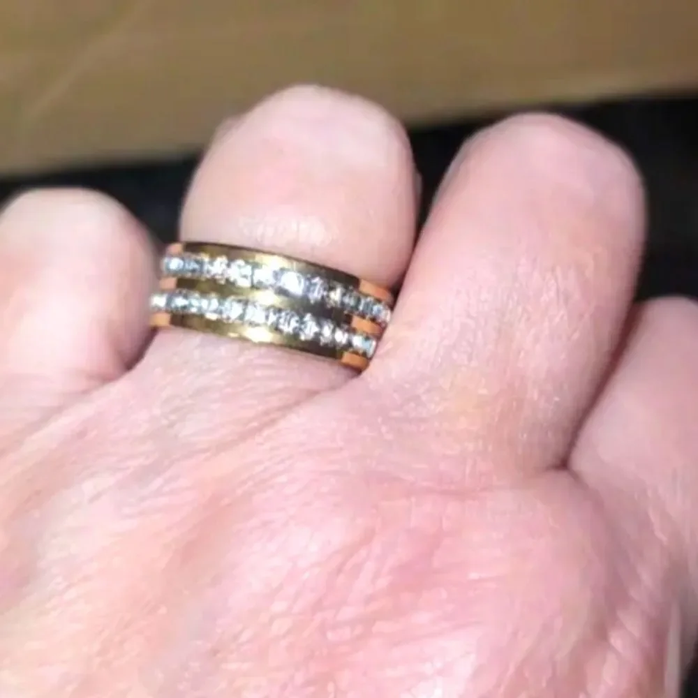 Diamond engagement ring